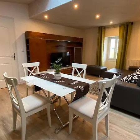 Apartment Chez Pascal Sissi -au Coeur De Vignes, Parking Free